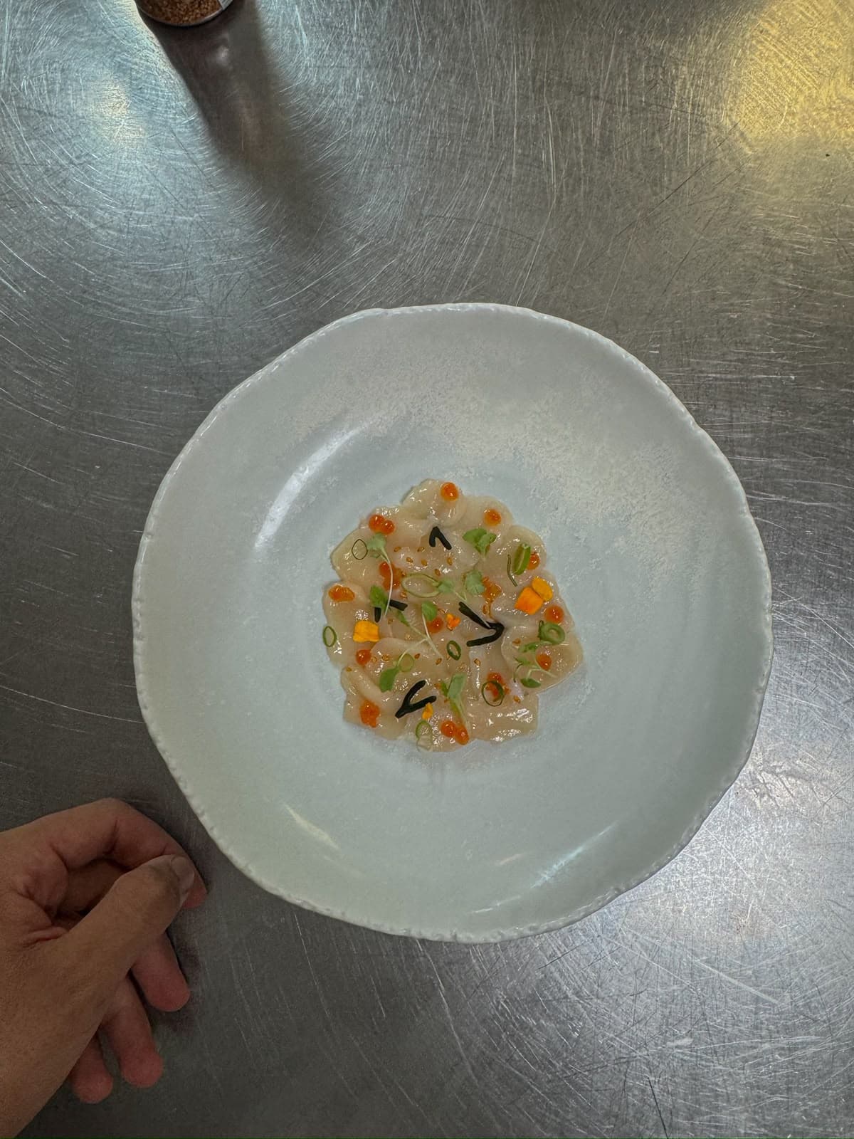 Tiradito de corvina con cítricos
